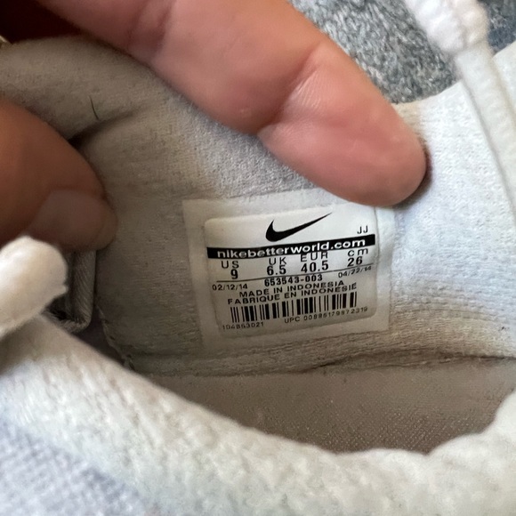 Nike Gray Training Tennis Shoes, Sz 9 - Picture 2 of 2